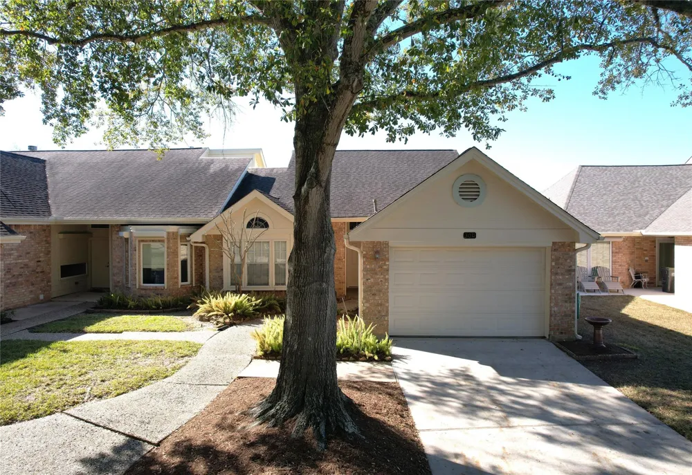 3011 Flower Field Lane Pearland, TX 77584