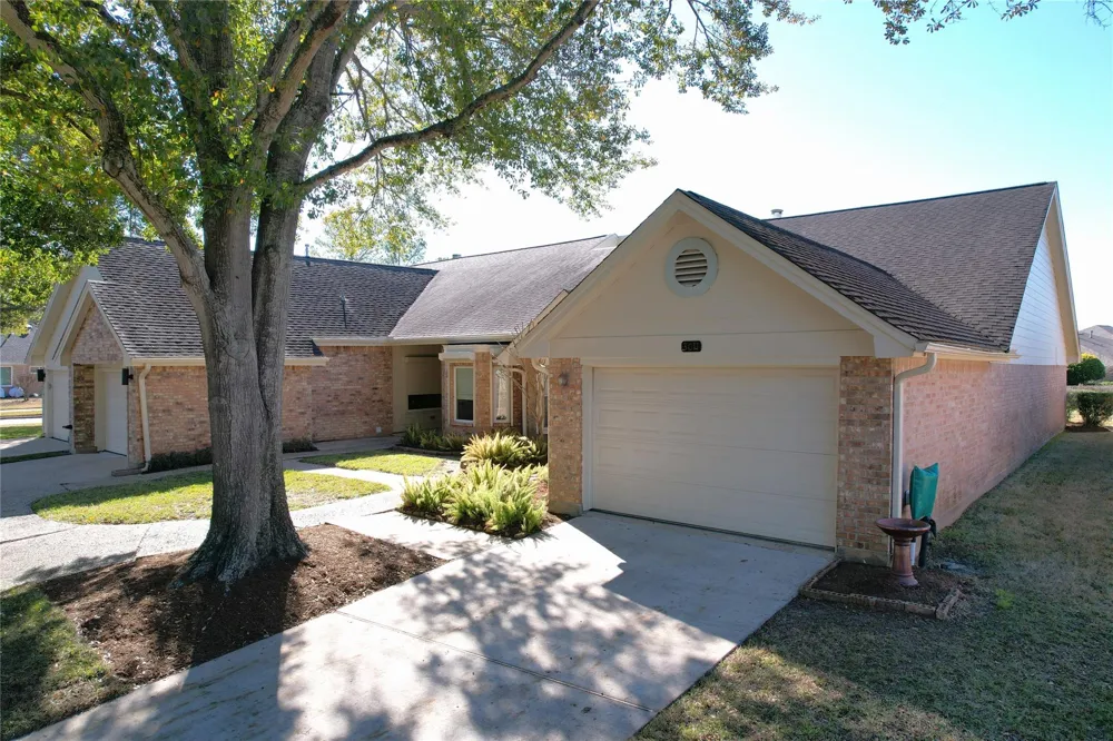 3011 Flower Field Lane Pearland, TX 77584