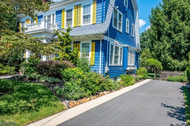 64 High St Metuchen, NJ 08840