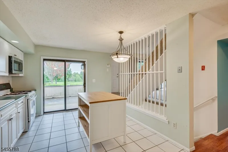 59 Woodhill St Franklin, NJ 08873