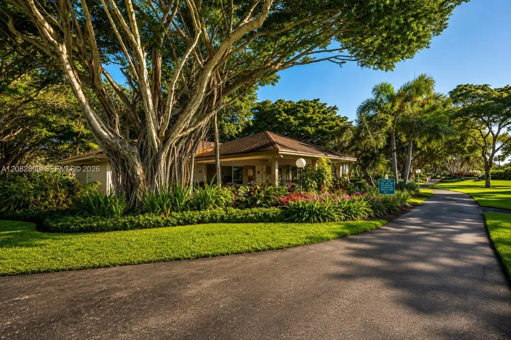555 Oaks Ln #107 Pompano Beach, FL 33069