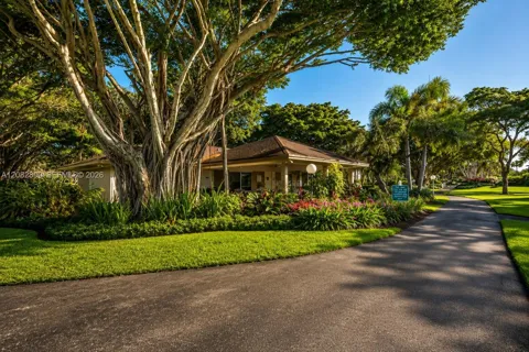 555 Oaks Ln #107