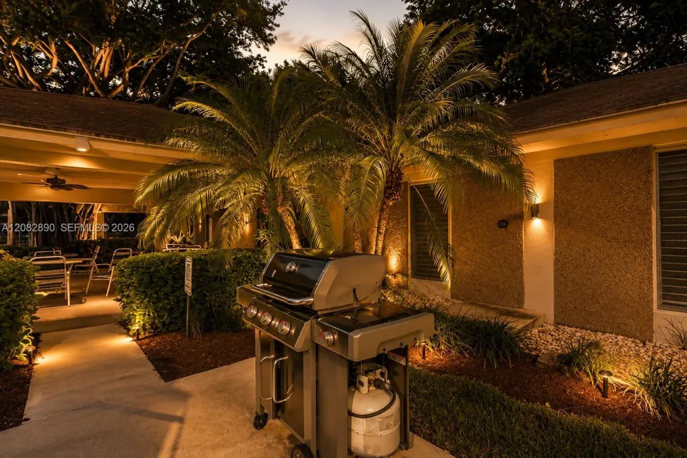 555 Oaks Ln #107 Pompano Beach, FL 33069