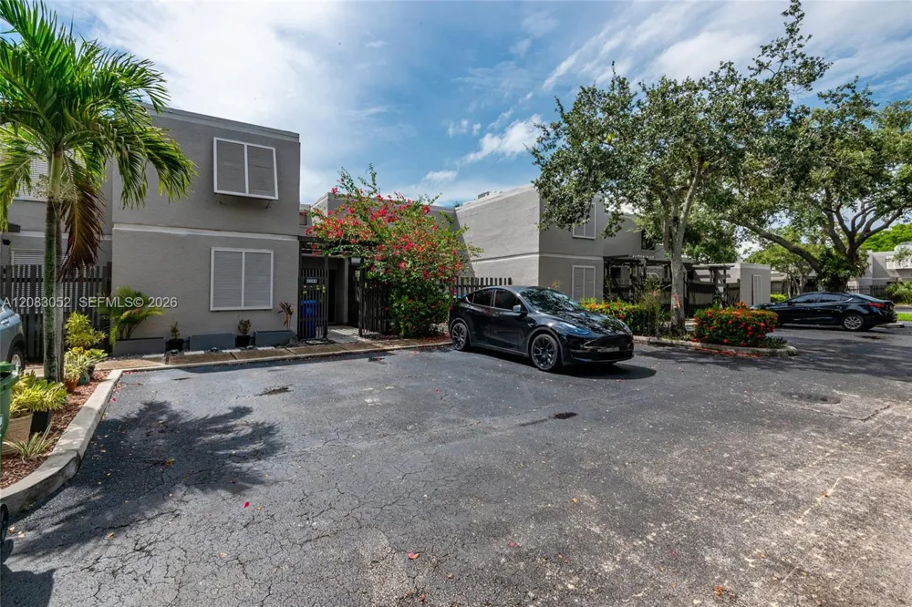 1504 NW 112th Ter Pembroke Pines, FL 33026