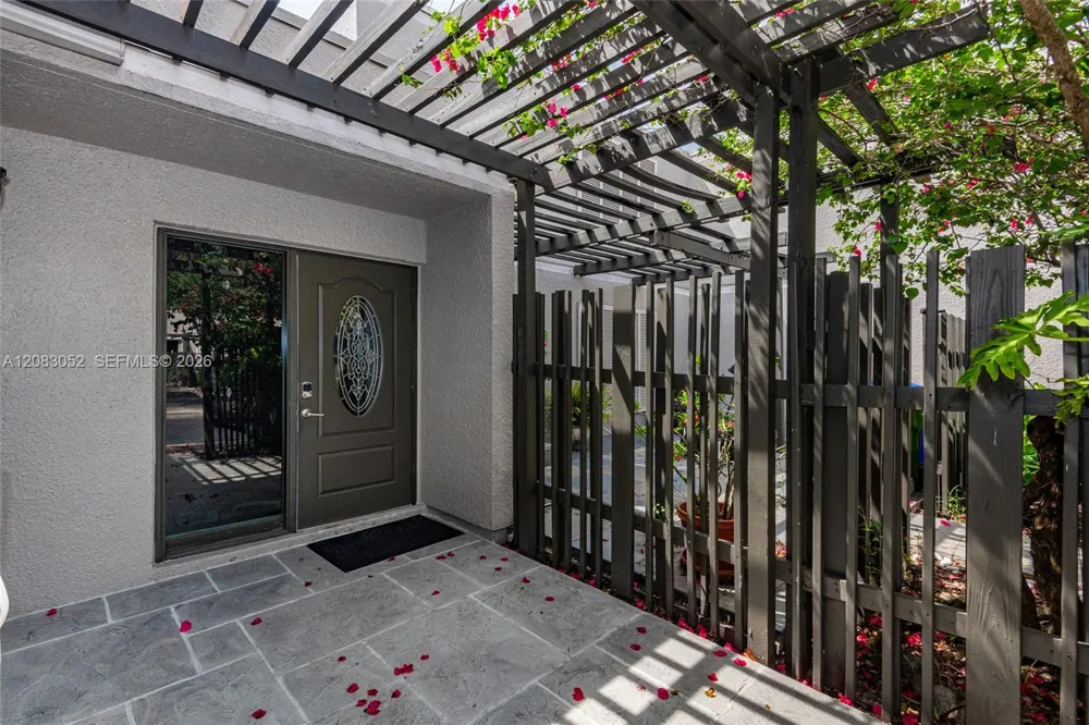 1504 NW 112th Ter Pembroke Pines, FL 33026