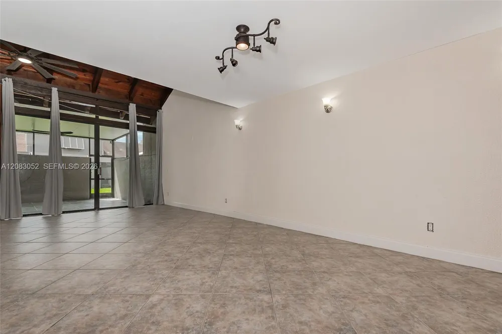 1504 NW 112th Ter Pembroke Pines, FL 33026