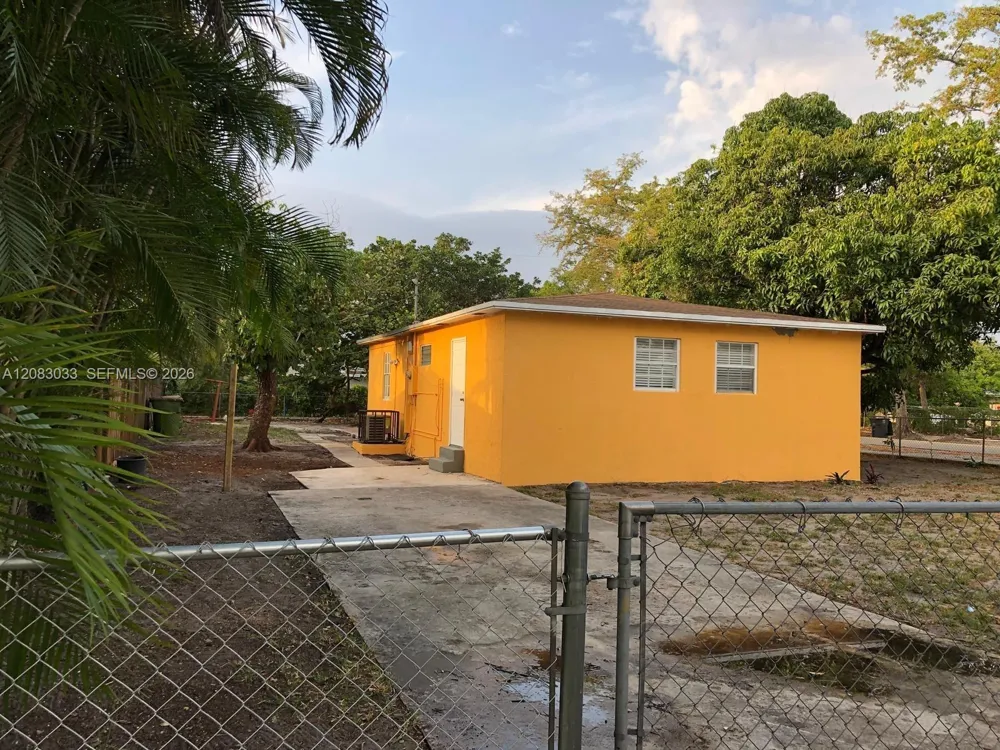 1605 NW 127th St #0 North Miami, FL 33167