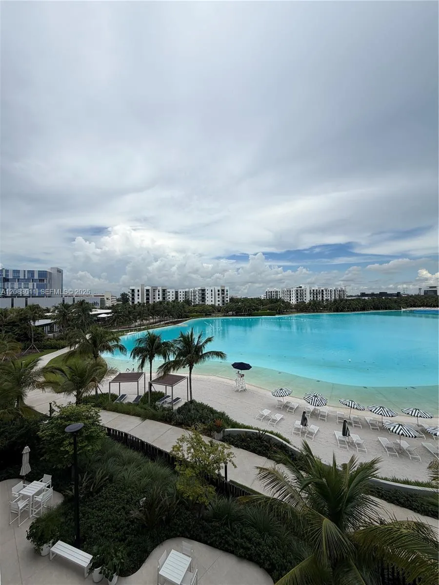 2411 Laguna Cir #307 North Miami, FL 33181