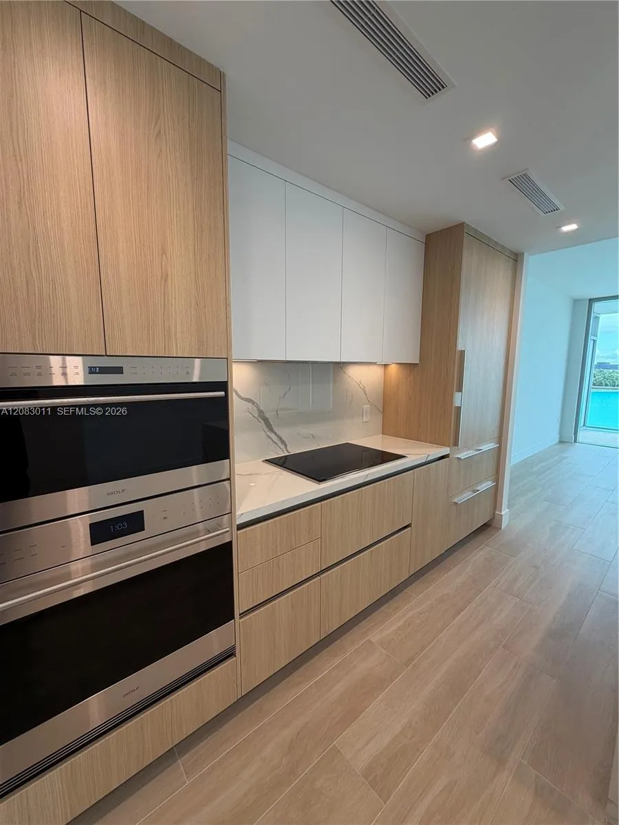 2411 Laguna Cir #307 North Miami, FL 33181
