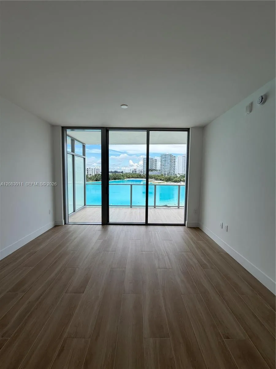 2411 Laguna Cir #307 North Miami, FL 33181