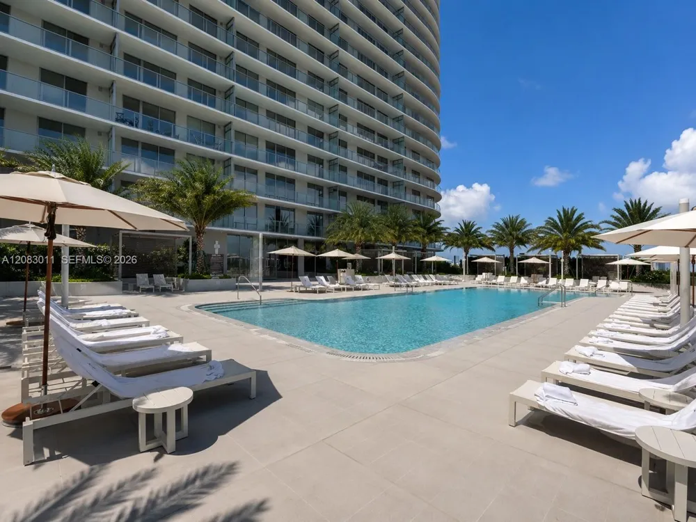 2411 Laguna Cir #307 North Miami, FL 33181
