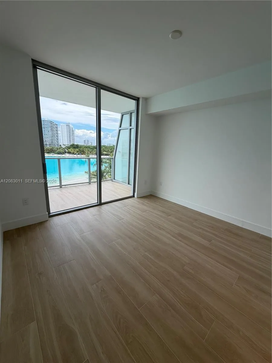 2411 Laguna Cir #307 North Miami, FL 33181