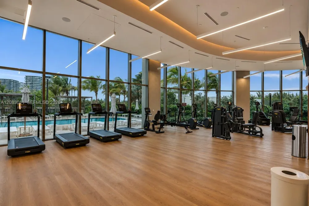 2411 Laguna Cir #307 North Miami, FL 33181