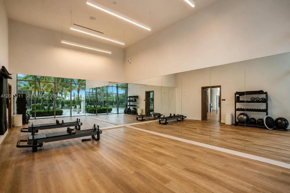 2411 Laguna Cir #307 North Miami, FL 33181