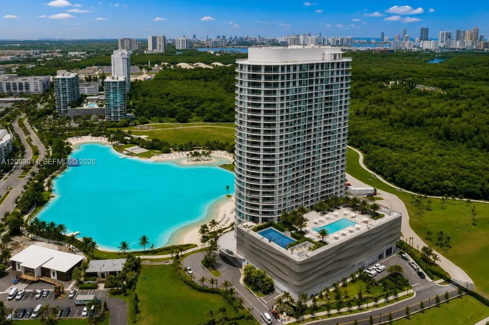 2411 Laguna Cir #307 North Miami, FL 33181