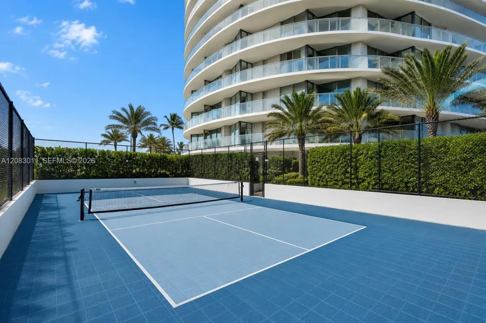 2411 Laguna Cir #307 North Miami, FL 33181