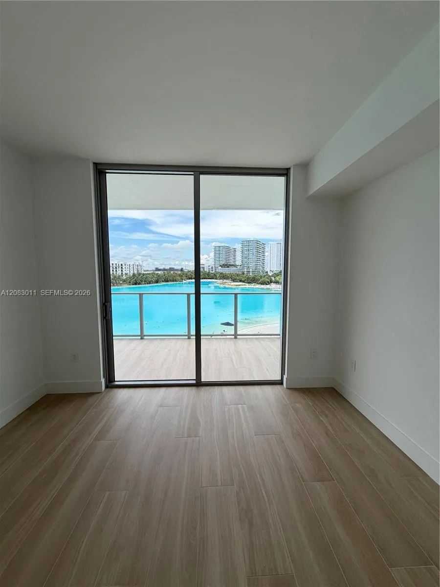 2411 Laguna Cir #307 North Miami, FL 33181
