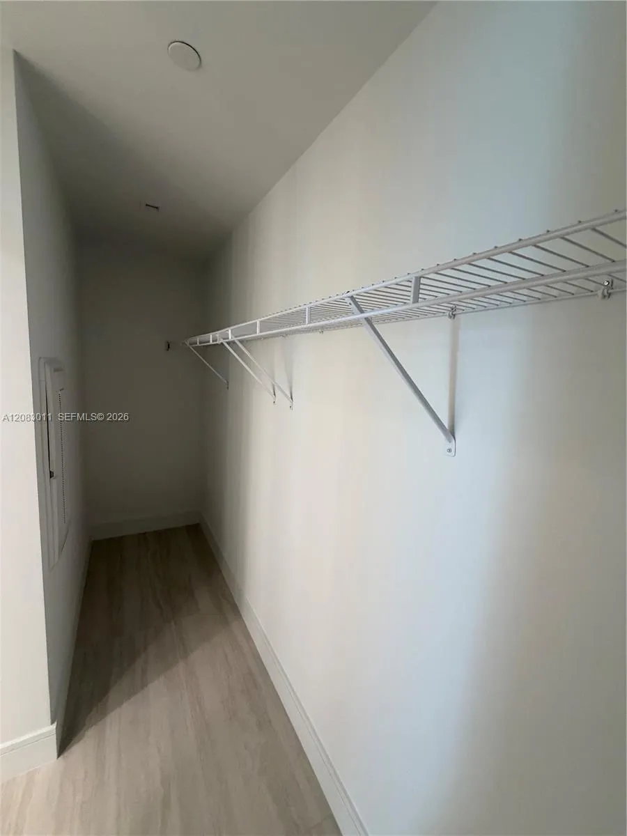 2411 Laguna Cir #307 North Miami, FL 33181