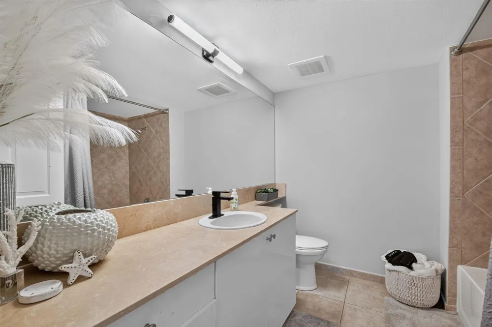 625 Casa Loma Boulevard #506 Boynton Beach, FL 33435