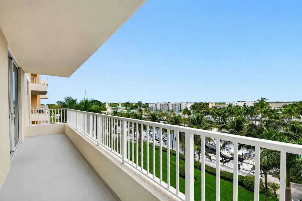 625 Casa Loma Boulevard #506 Boynton Beach, FL 33435