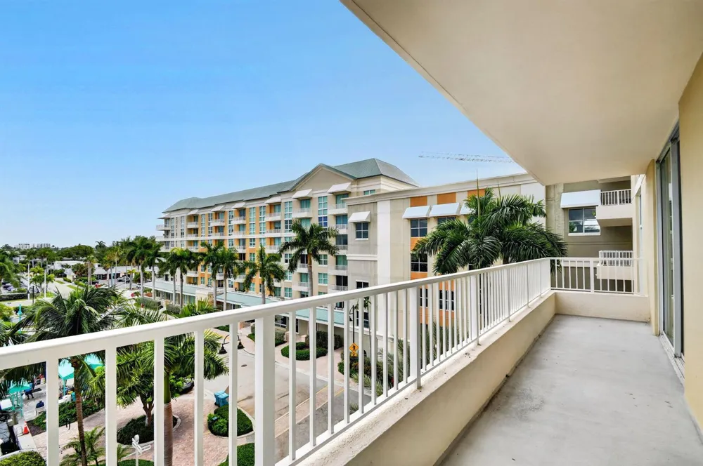 625 Casa Loma Boulevard #506 Boynton Beach, FL 33435