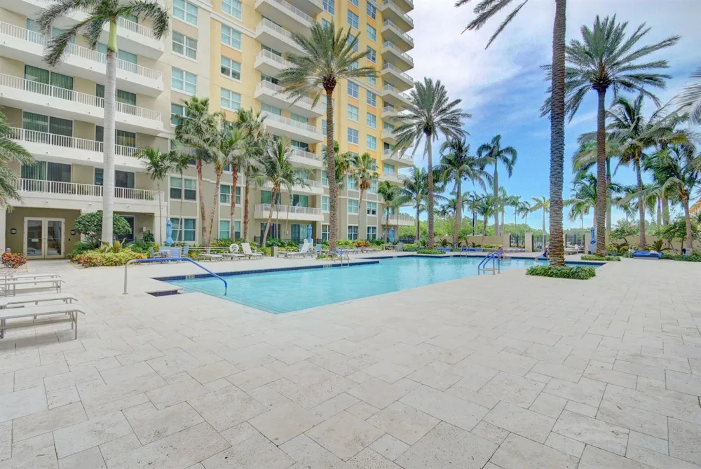 625 Casa Loma Boulevard #506 Boynton Beach, FL 33435