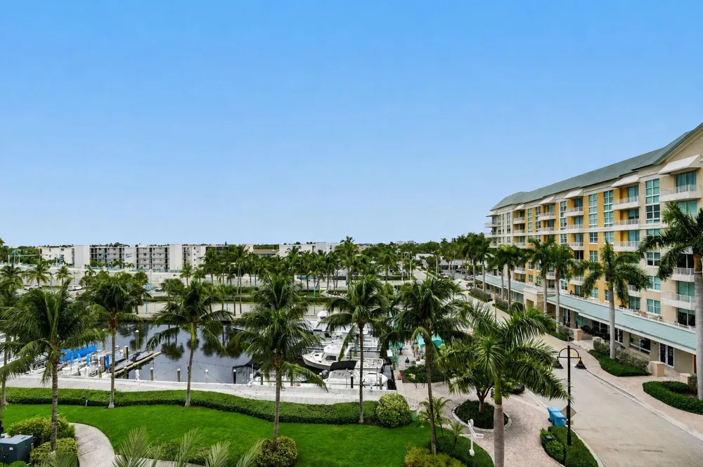 625 Casa Loma Boulevard #506 Boynton Beach, FL 33435