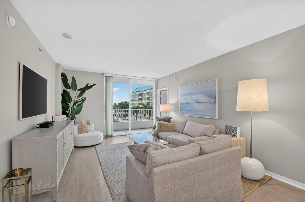 625 Casa Loma Boulevard #506 Boynton Beach, FL 33435