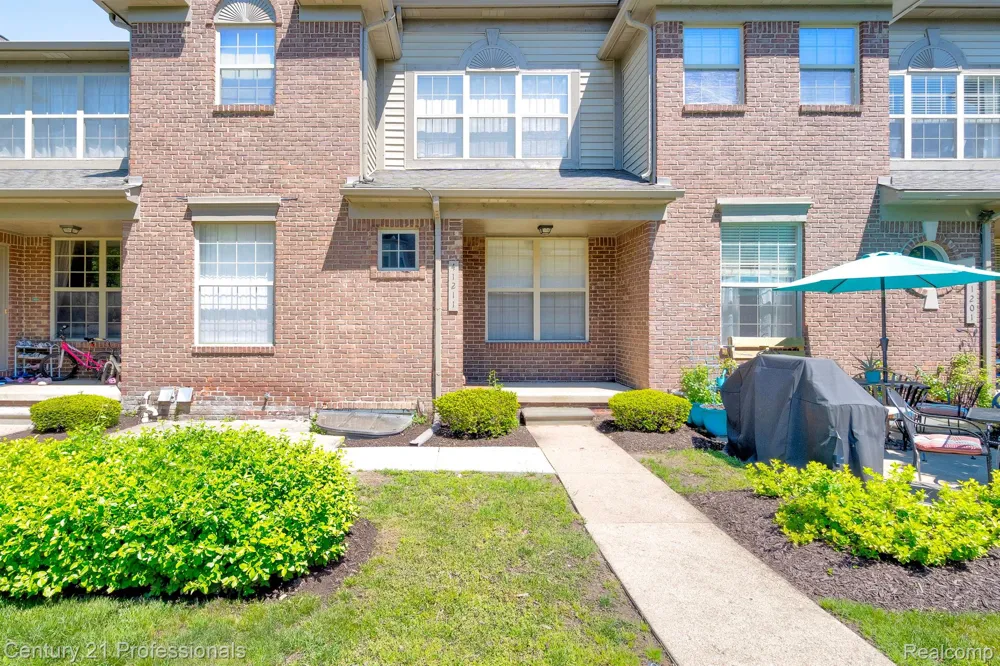 41211 MAPLEWOOD DRIVE Canton Charter Township, MI 48187