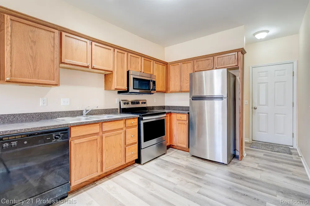 41211 MAPLEWOOD DRIVE Canton Charter Township, MI 48187
