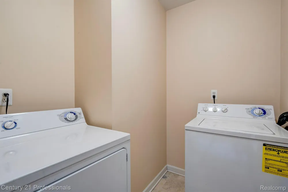 41211 MAPLEWOOD DRIVE Canton Charter Township, MI 48187