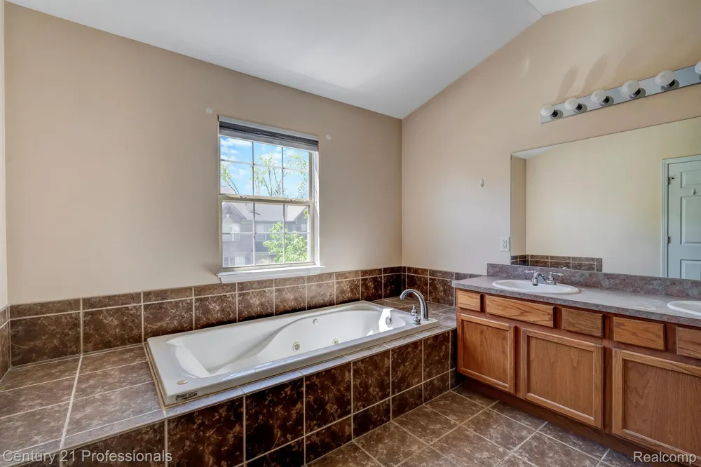 41211 MAPLEWOOD DRIVE Canton Charter Township, MI 48187
