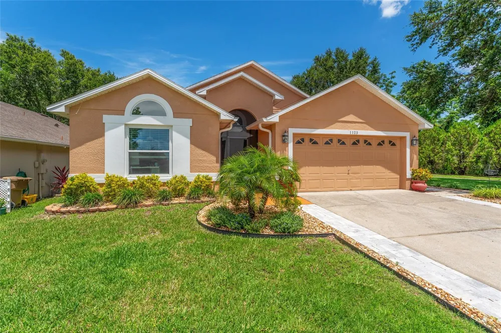 1123 W GREENLEY AVENUE W Groveland, FL 34736