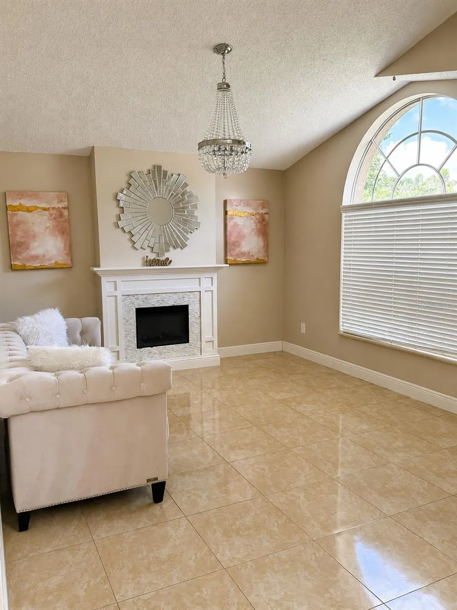 6518 APPALOOSA DRIVE Tampa, FL 33625