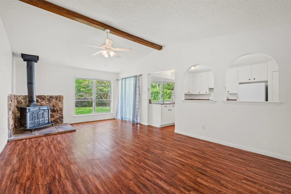 236 E Cunningham Avenue Crowley, TX 76036
