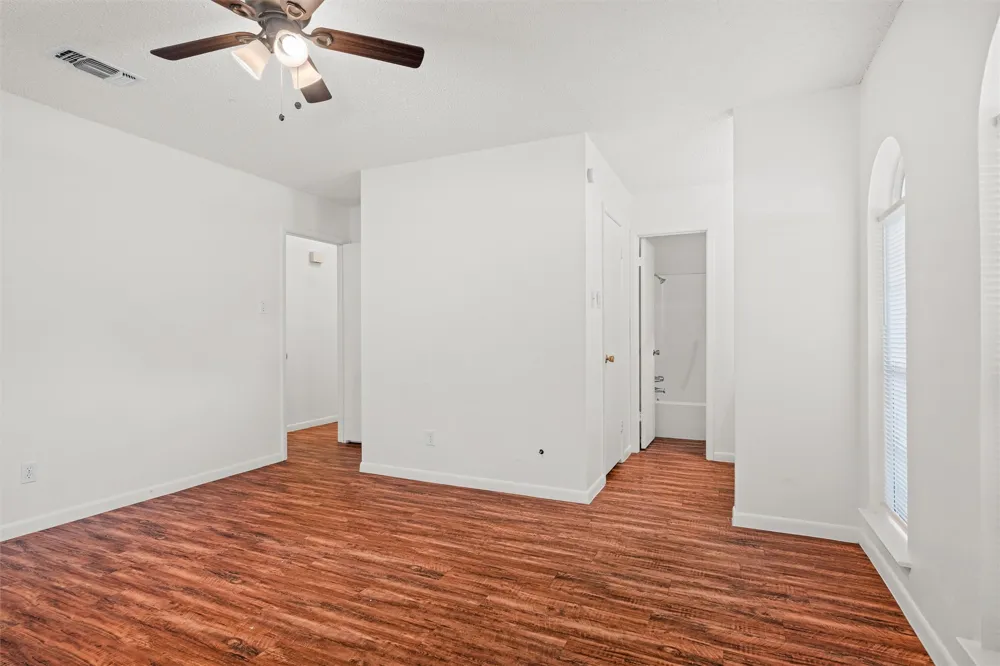 236 E Cunningham Avenue Crowley, TX 76036
