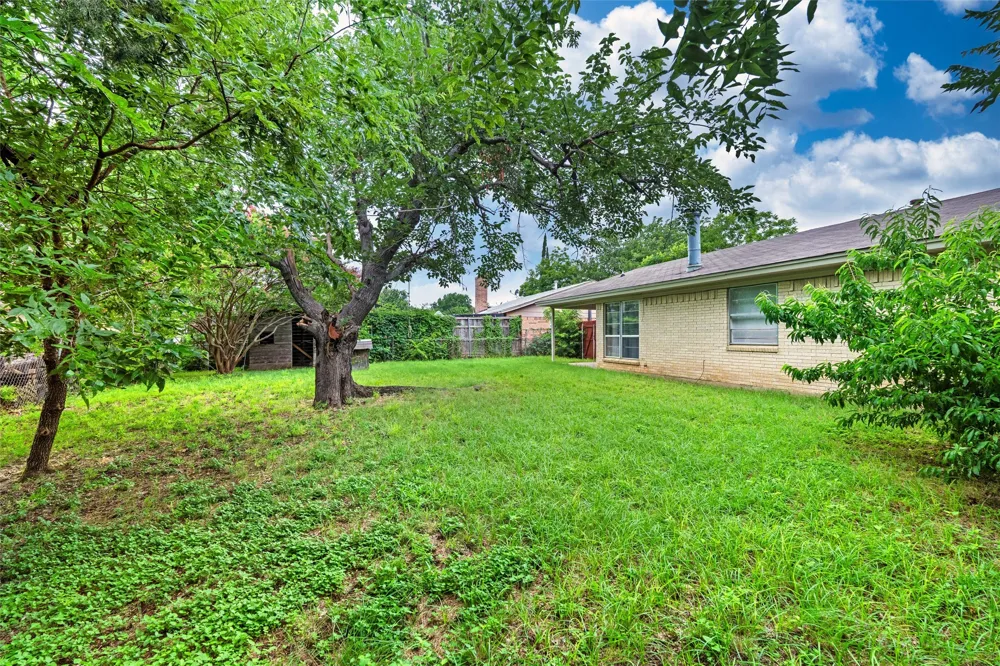 236 E Cunningham Avenue Crowley, TX 76036