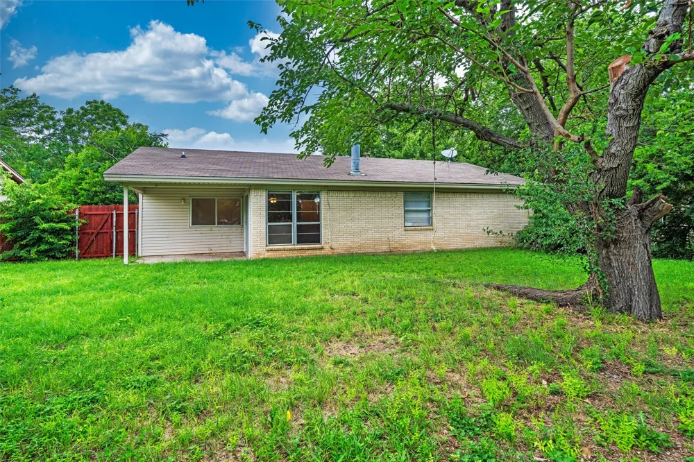236 E Cunningham Avenue Crowley, TX 76036