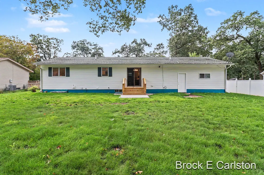 2756 Marquette Avenue Muskegon, MI 49442