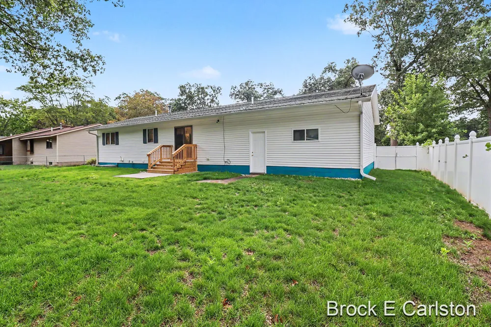 2756 Marquette Avenue Muskegon, MI 49442