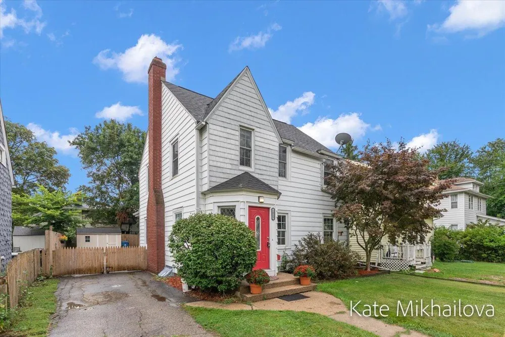 1825 Oakland Drive Kalamazoo, MI 49008