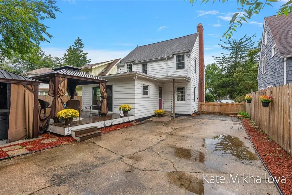 1825 Oakland Drive Kalamazoo, MI 49008