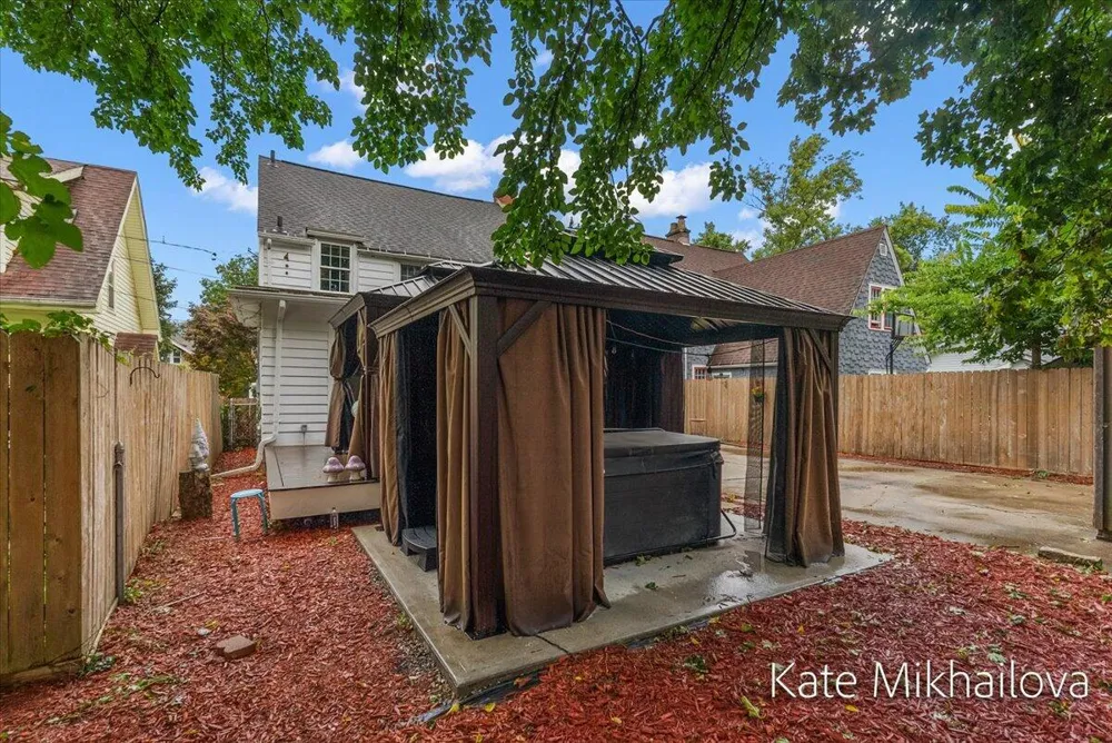 1825 Oakland Drive Kalamazoo, MI 49008