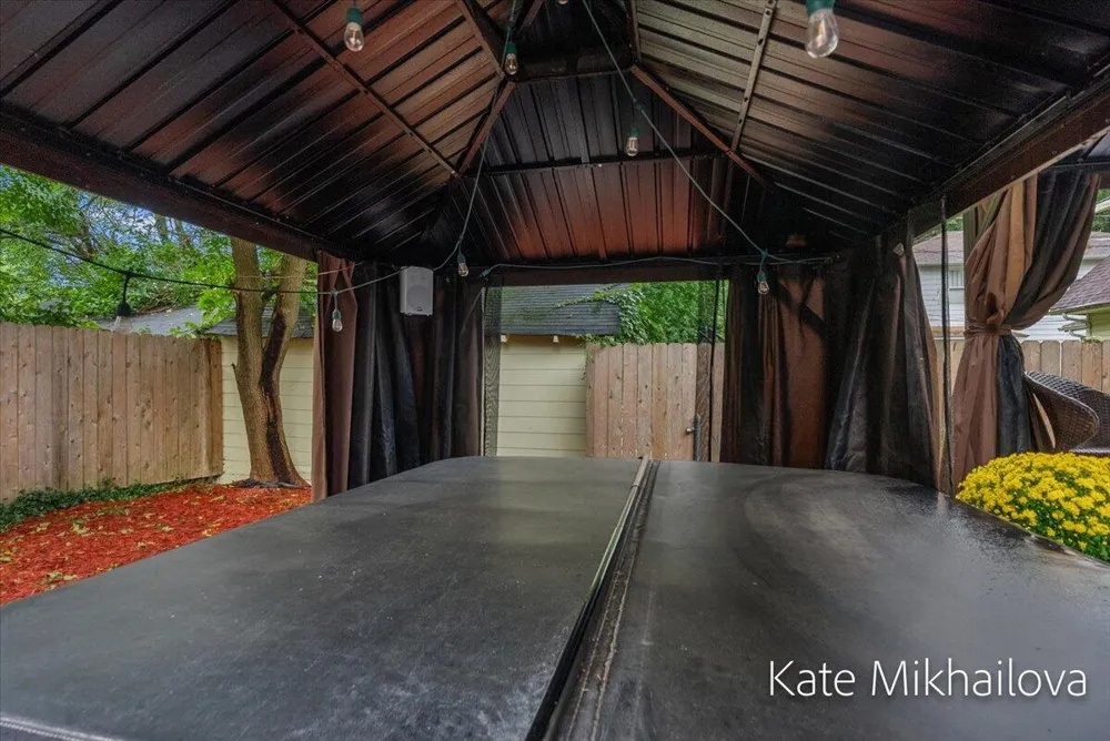 1825 Oakland Drive Kalamazoo, MI 49008