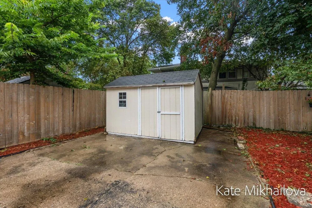 1825 Oakland Drive Kalamazoo, MI 49008