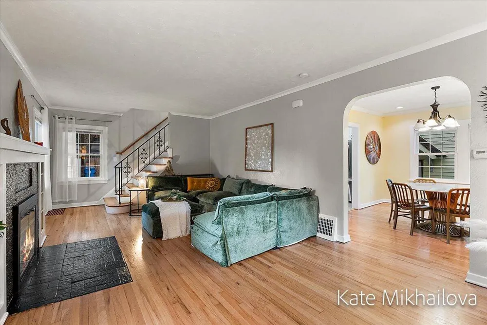 1825 Oakland Drive Kalamazoo, MI 49008