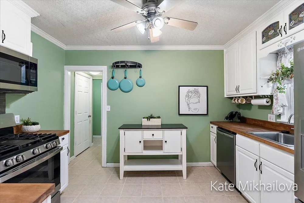 1825 Oakland Drive Kalamazoo, MI 49008