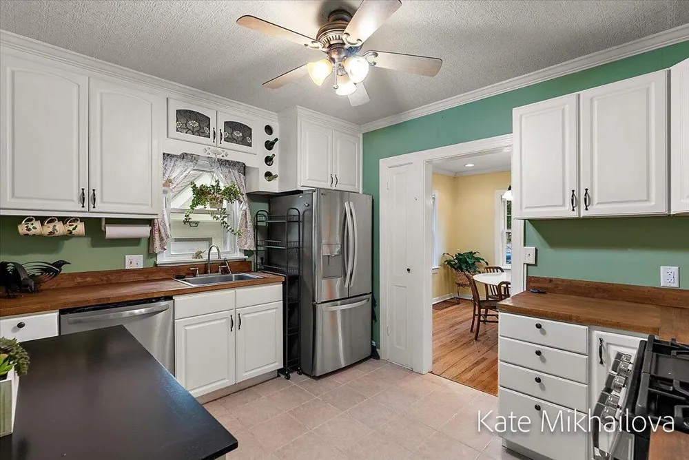 1825 Oakland Drive Kalamazoo, MI 49008