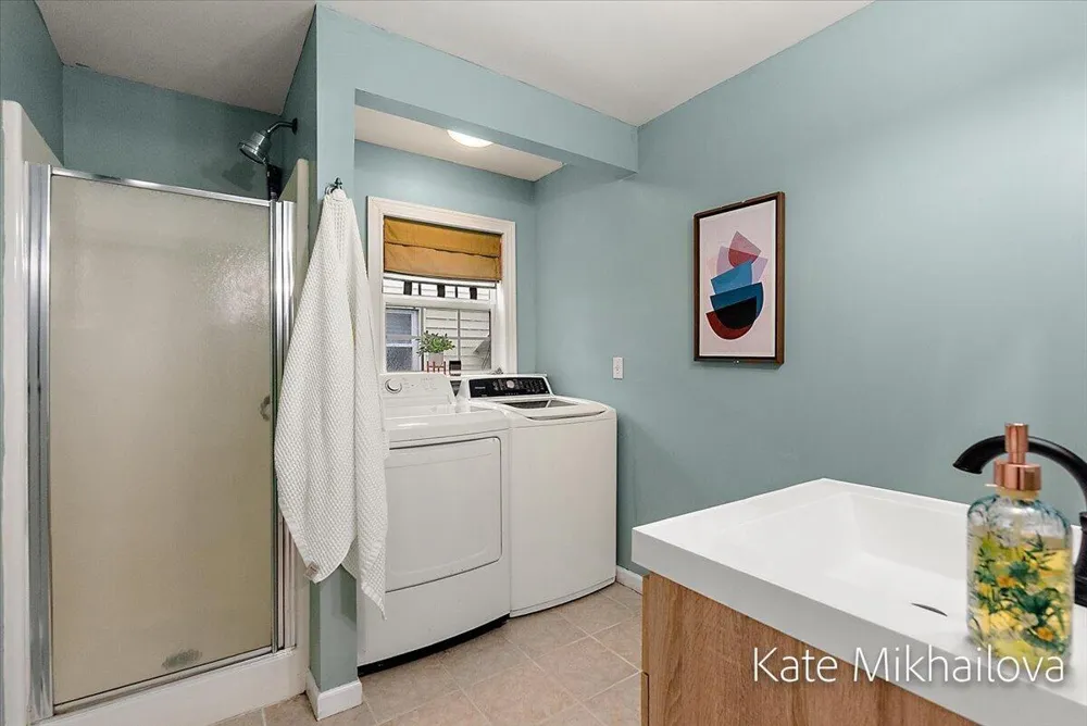 1825 Oakland Drive Kalamazoo, MI 49008