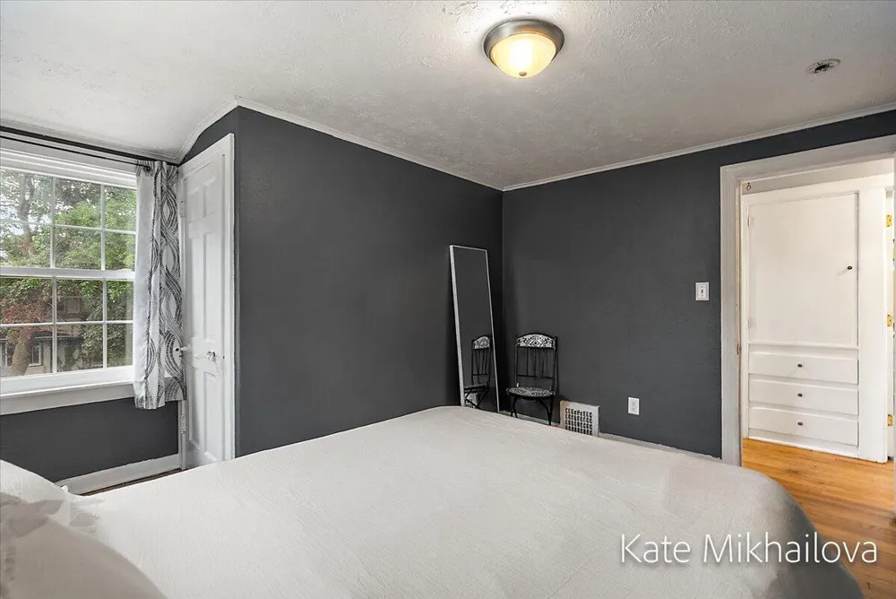 1825 Oakland Drive Kalamazoo, MI 49008